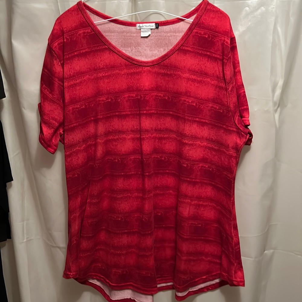 Womens 2XL red patterned short sleeve shirt
